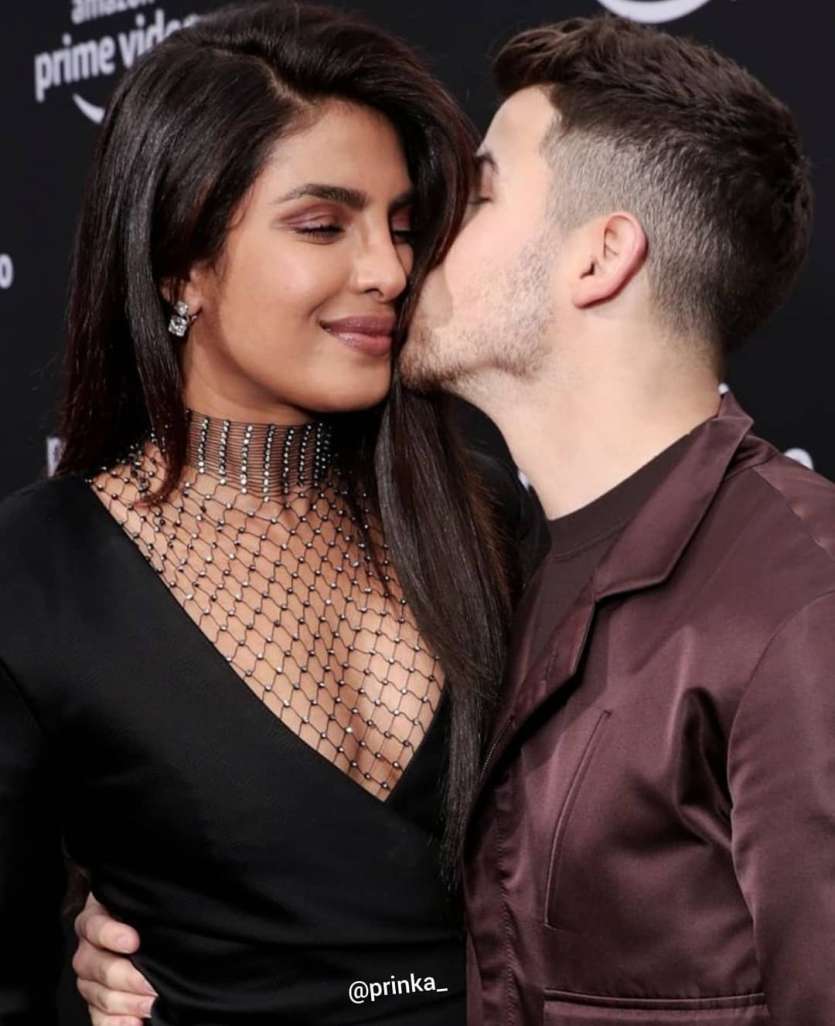 In fact, she painted her lips nude and eyes brown.