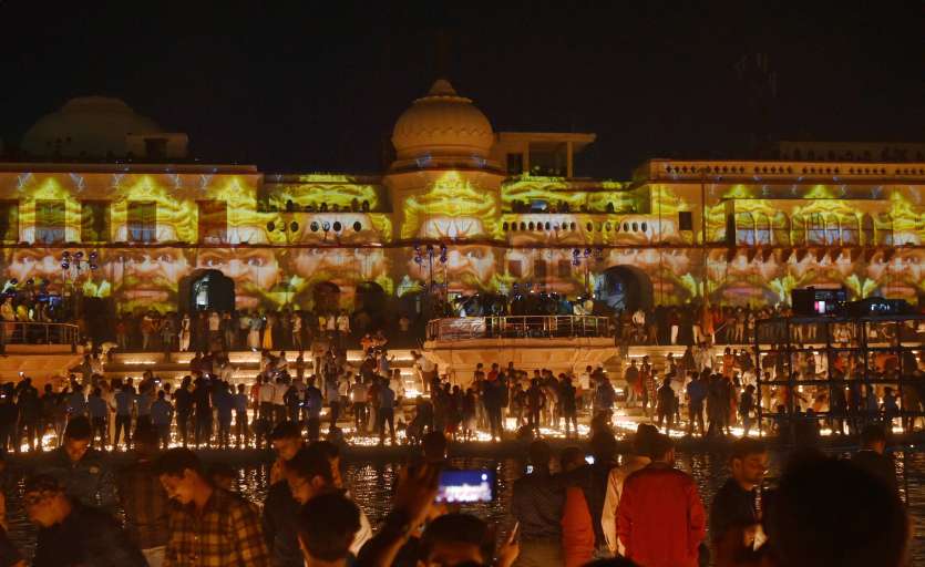 5.51 lakhs earthen lamps to be lit on the bank of River Saryu today.