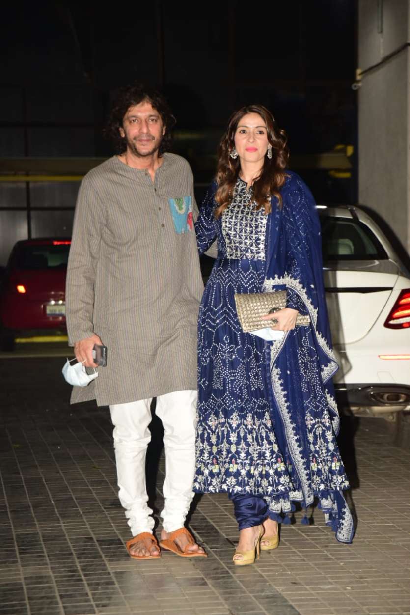 Not just Ananya, but her parents Chunky Panday and his wife Bhavana were also spotted at the event. The actor was seen in a grey and white kurta pajama while his lady looked beautiful in her blue and white Anarkali.