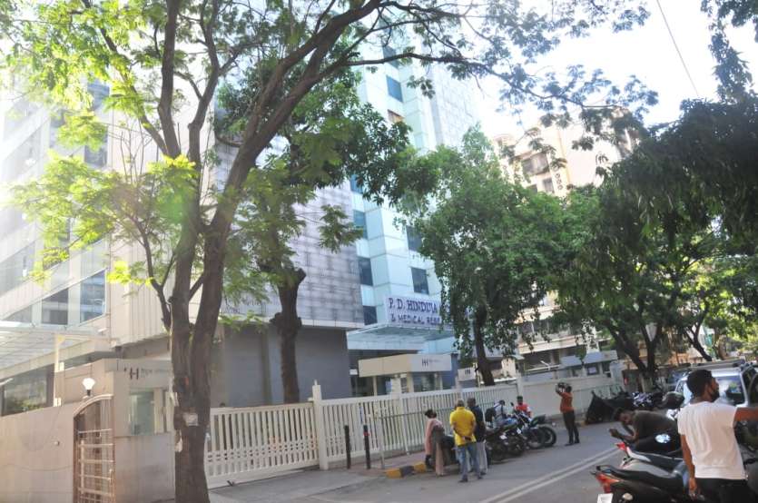 JanhviBoney Kapoor visit Hinduja Hospital where Anshula & Dilip Kumar