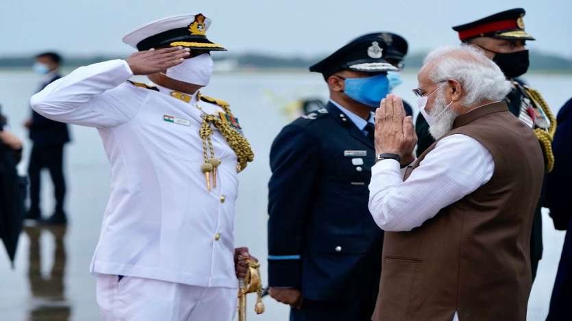 The Prime Minister was seen greeting officials at Joint Base Andrews in Washington DC.
